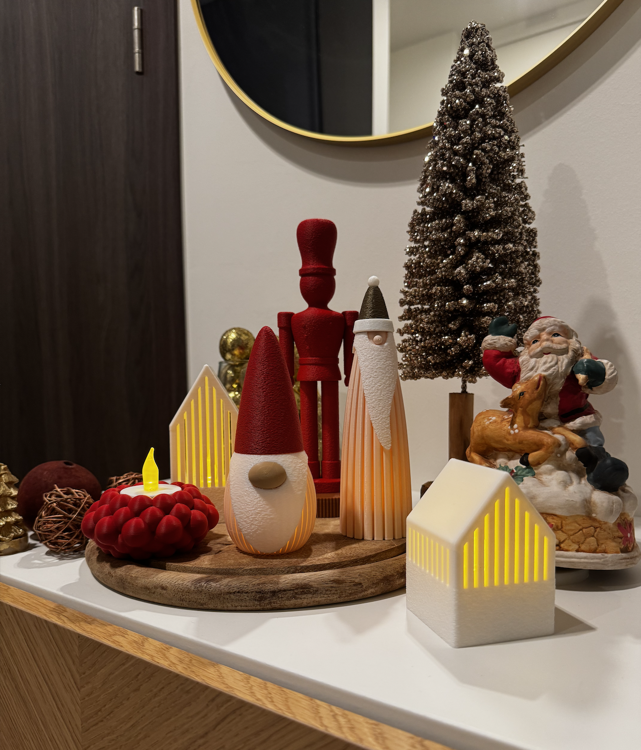 Afbeeldingen van Moderne 3D-geprinte Kerstman – Minimalistische Kerstdecoratie met LED-theelicht Optie- 15cm