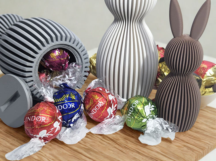 Afbeeldingen van Easter Bunny Carrying Sweet – Paashaas met verborgen opbergruimte - 24cm